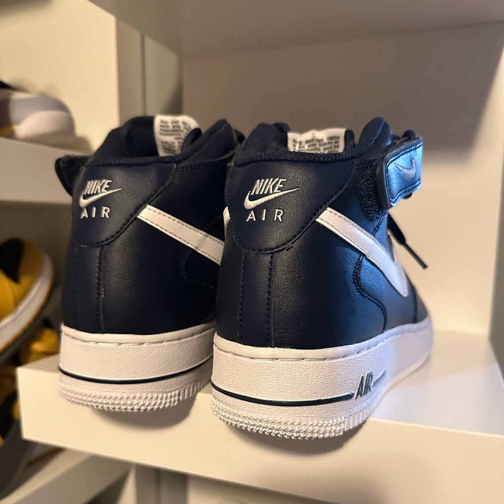 Nike Air Force 1 Mid '07
Midnight Navy